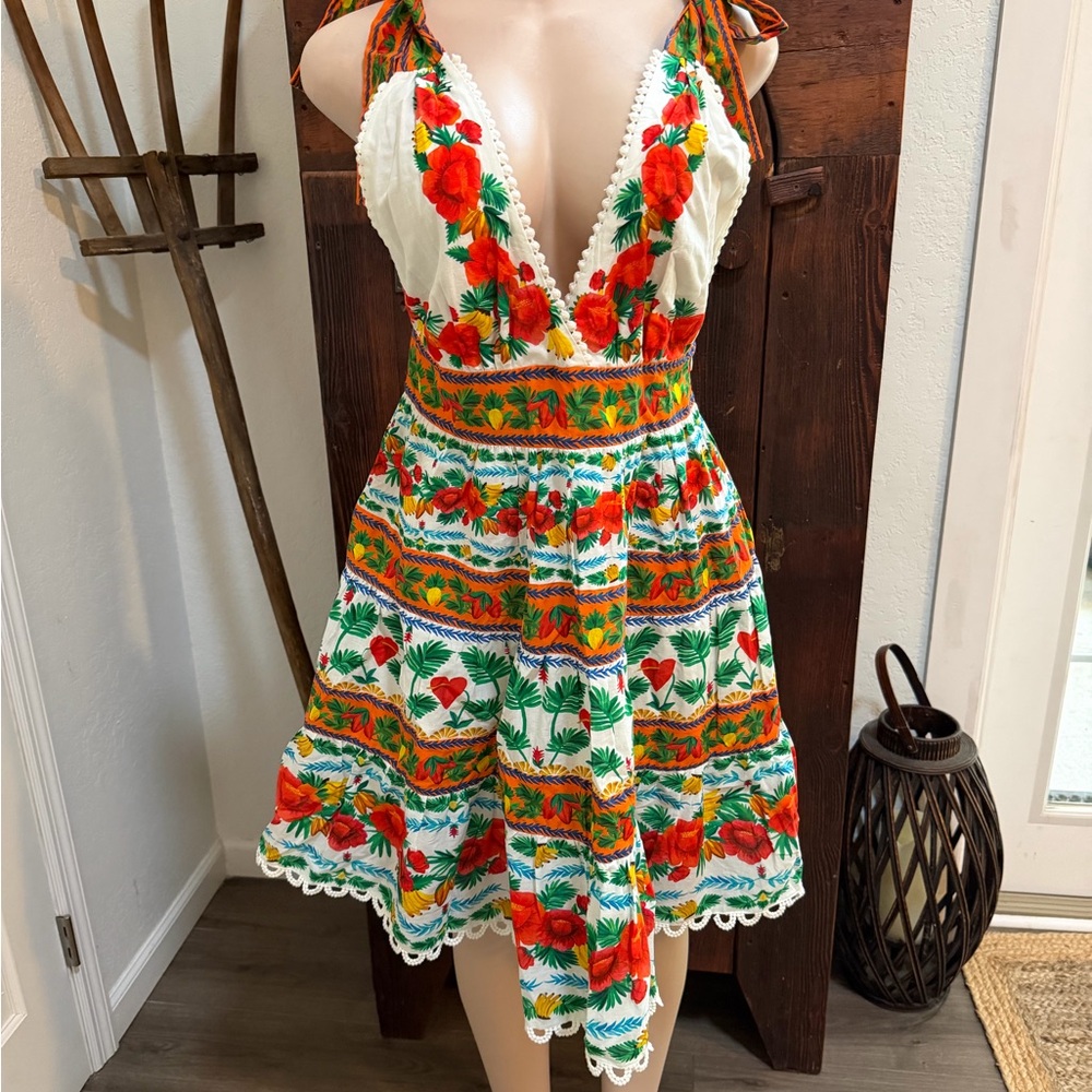 FARM Rio X V-neck tiered Mini Dress in White Red Green size Medium Tropical EUC